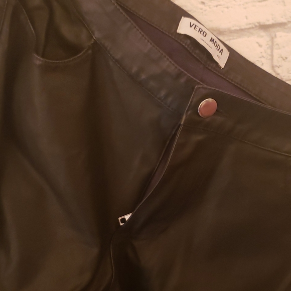 Leather pants with side zipper detail - Picture 3 of 4